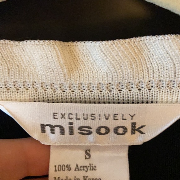 A Beautiful Misook Shell and Sweater - Picture 2 of 6
